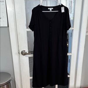 362.    (Rack) Black Midi Dress